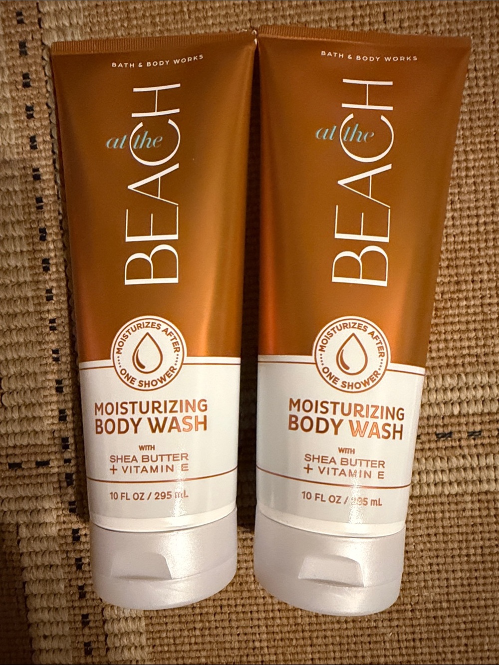 NWT Bath & Body Works Moisturizing Body Wash in Bronze and White